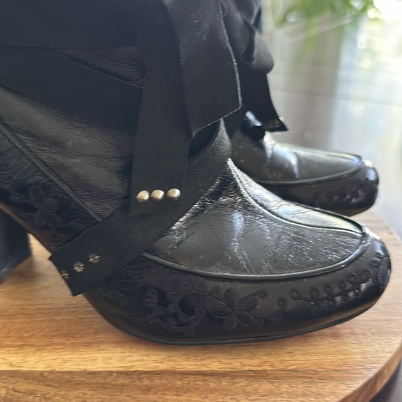 Cute black booties - Picture 3 of 12